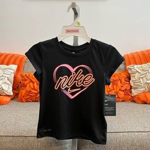 ❣️🆕Nike DRI-FIT Black Shimmer Heart Girls T-shirt❣️